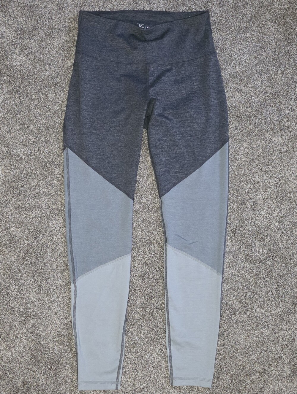 Old Navy Women’s Go-Dry Active Leggings in Dark and Light Gray